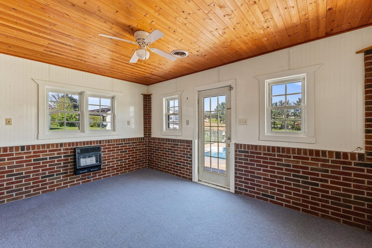 62 ROSSER DR, LURAY, Virginia 22835, 3 Bedrooms Bedrooms, ,2 BathroomsBathrooms,Residential,62 ROSSER DR,664399 MLS # 664399