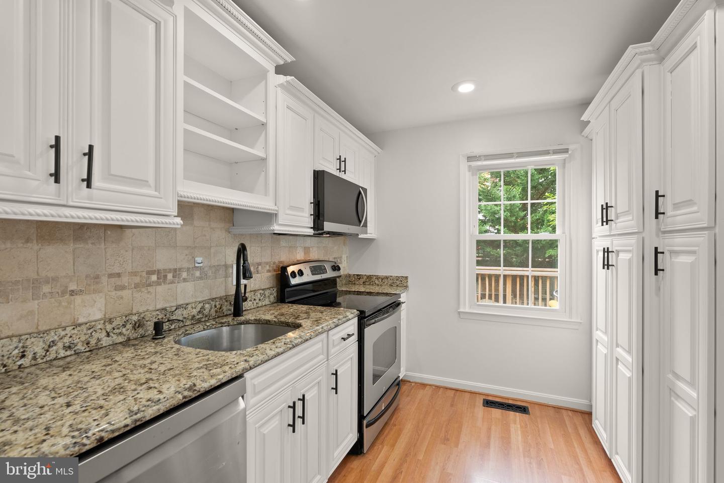 6024 CROWN ROYAL CIR, ALEXANDRIA, Virginia 22310, 3 Bedrooms Bedrooms, ,2 BathroomsBathrooms,Residential,For sale,6024 CROWN ROYAL CIR,VAFX2257048 MLS # VAFX2257048