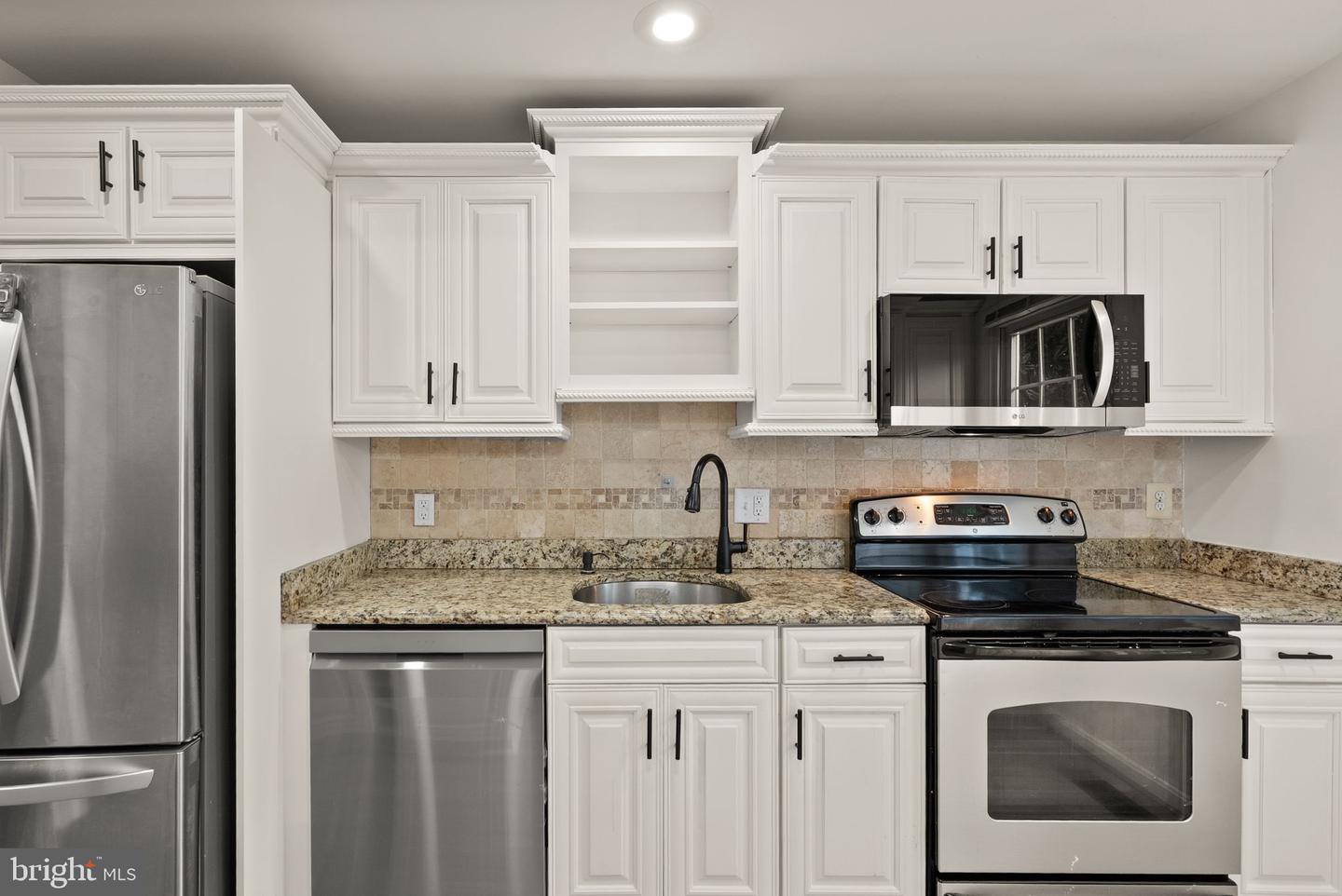6024 CROWN ROYAL CIR, ALEXANDRIA, Virginia 22310, 3 Bedrooms Bedrooms, ,2 BathroomsBathrooms,Residential,For sale,6024 CROWN ROYAL CIR,VAFX2257048 MLS # VAFX2257048