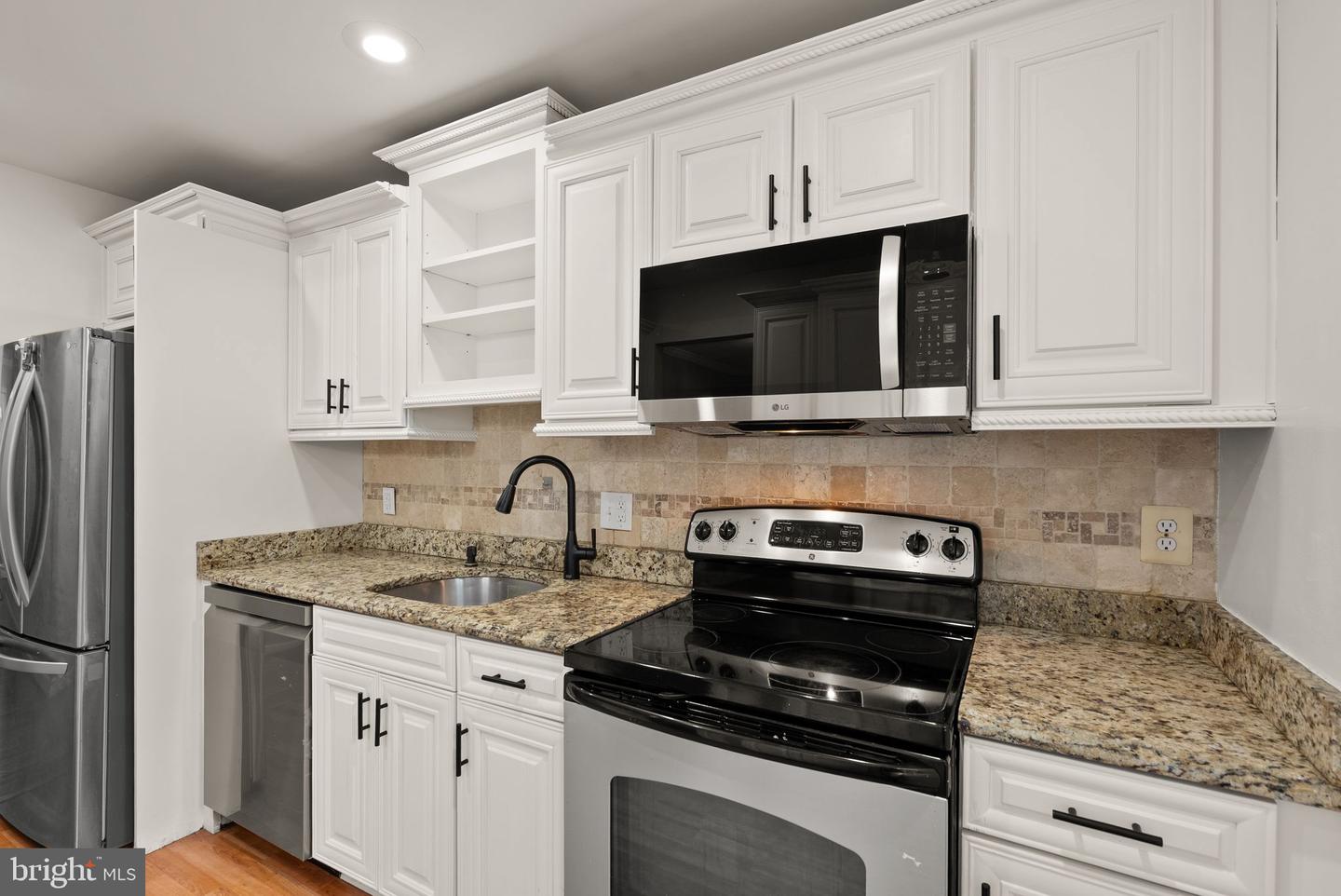 6024 CROWN ROYAL CIR, ALEXANDRIA, Virginia 22310, 3 Bedrooms Bedrooms, ,2 BathroomsBathrooms,Residential,For sale,6024 CROWN ROYAL CIR,VAFX2257048 MLS # VAFX2257048