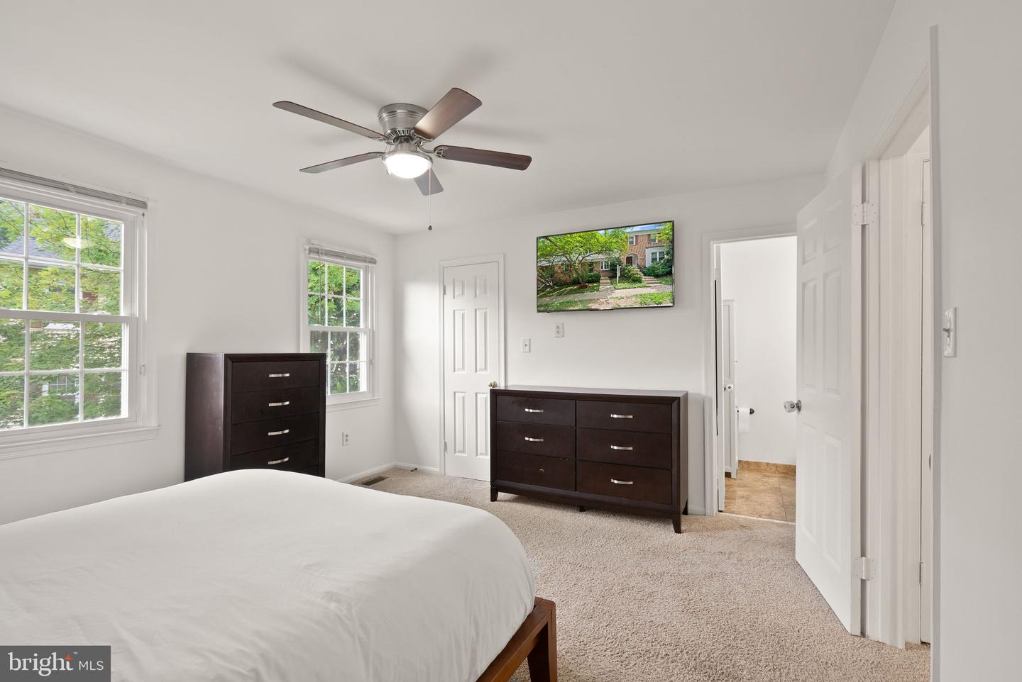 6024 CROWN ROYAL CIR, ALEXANDRIA, Virginia 22310, 3 Bedrooms Bedrooms, ,2 BathroomsBathrooms,Residential,For sale,6024 CROWN ROYAL CIR,VAFX2257048 MLS # VAFX2257048
