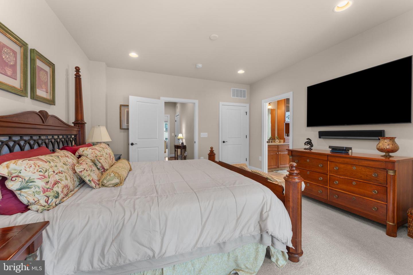 6105 OLIVET DR, ALEXANDRIA, Virginia 22315, 3 Bedrooms Bedrooms, ,3 BathroomsBathrooms,Residential,For sale,6105 OLIVET DR,VAFX2257196 MLS # VAFX2257196