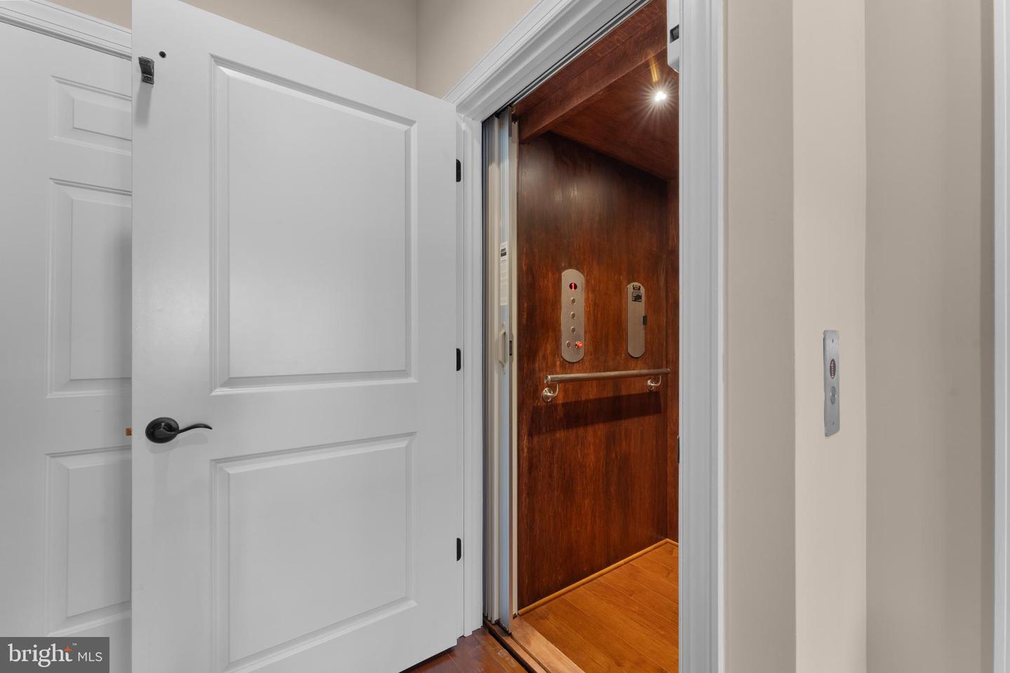 6105 OLIVET DR, ALEXANDRIA, Virginia 22315, 3 Bedrooms Bedrooms, ,3 BathroomsBathrooms,Residential,For sale,6105 OLIVET DR,VAFX2257196 MLS # VAFX2257196