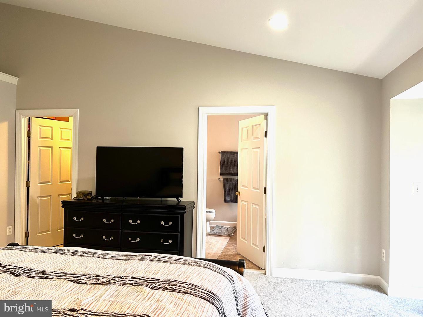 8057 SAMUEL WALLIS, LORTON, Virginia 22079, 3 Bedrooms Bedrooms, ,2 BathroomsBathrooms,Residential,For sale,8057 SAMUEL WALLIS,VAFX2257256 MLS # VAFX2257256