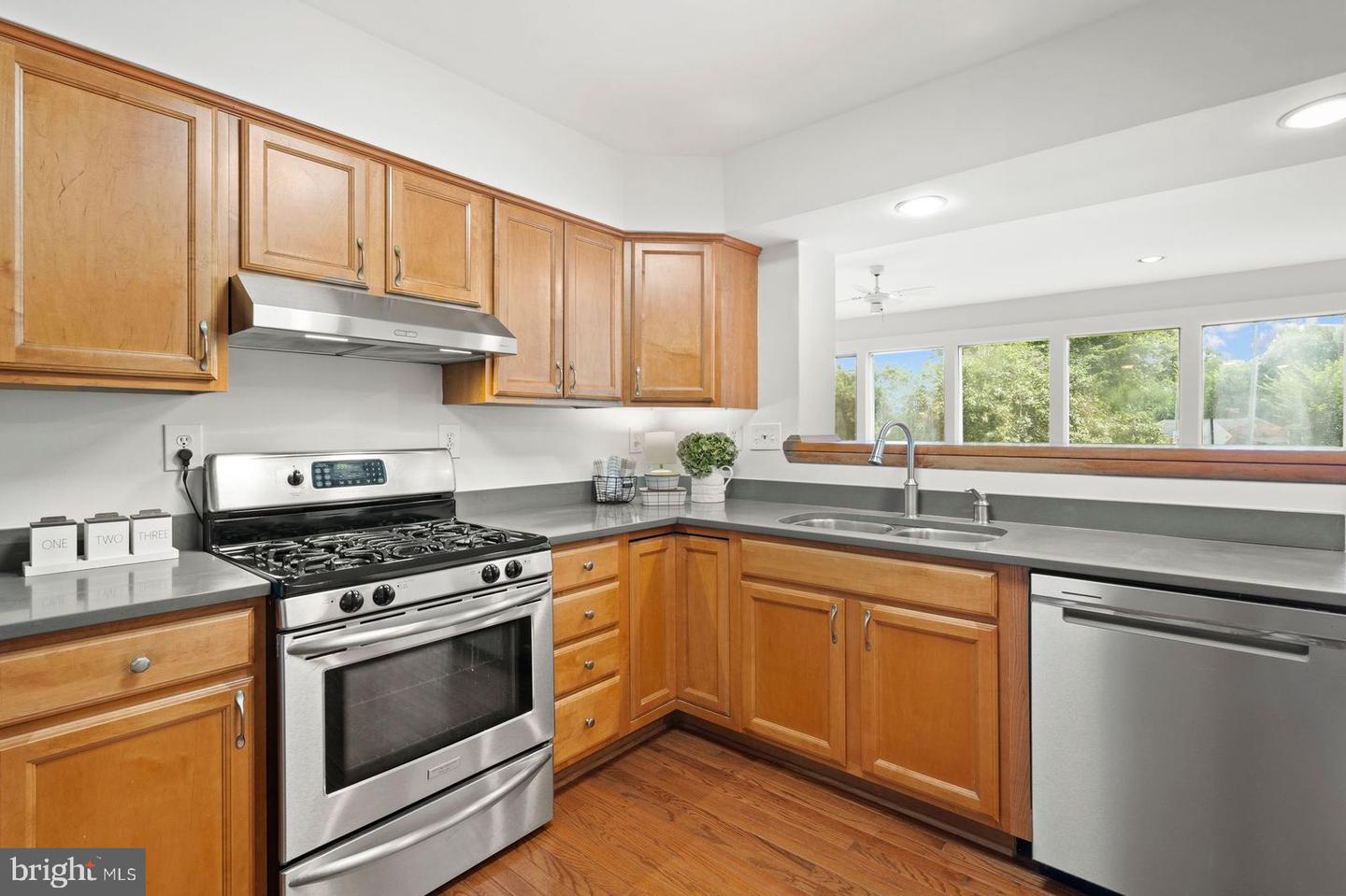 5018 11TH ST N, ARLINGTON, Virginia 22205, 5 Bedrooms Bedrooms, ,3 BathroomsBathrooms,Residential,For sale,5018 11TH ST N,VAAR2061316 MLS # VAAR2061316