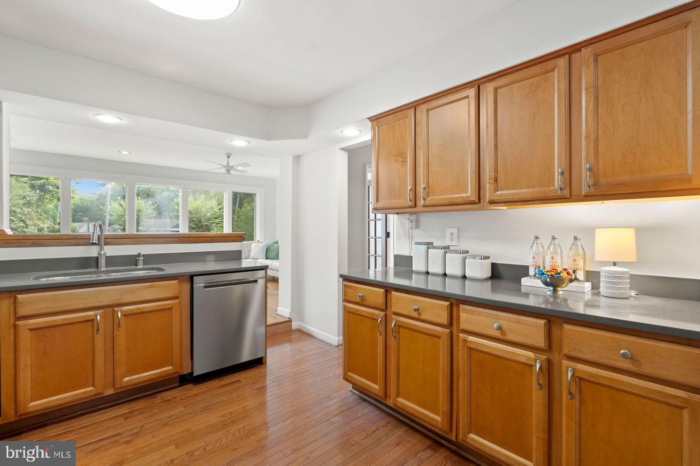 5018 11TH ST N, ARLINGTON, Virginia 22205, 5 Bedrooms Bedrooms, ,3 BathroomsBathrooms,Residential,For sale,5018 11TH ST N,VAAR2061316 MLS # VAAR2061316