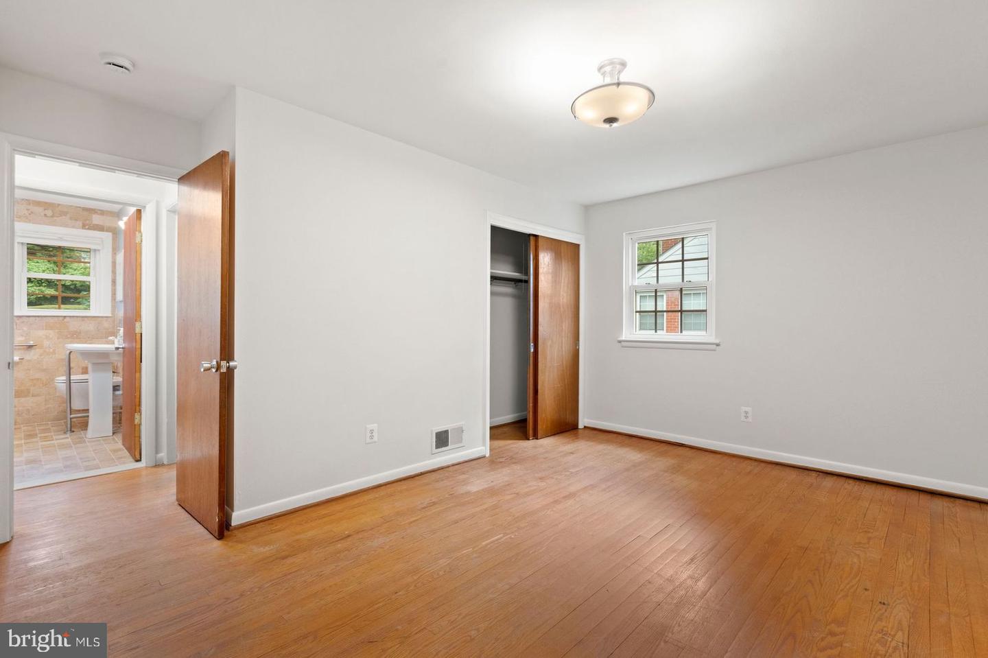 5018 11TH ST N, ARLINGTON, Virginia 22205, 5 Bedrooms Bedrooms, ,3 BathroomsBathrooms,Residential,For sale,5018 11TH ST N,VAAR2061316 MLS # VAAR2061316