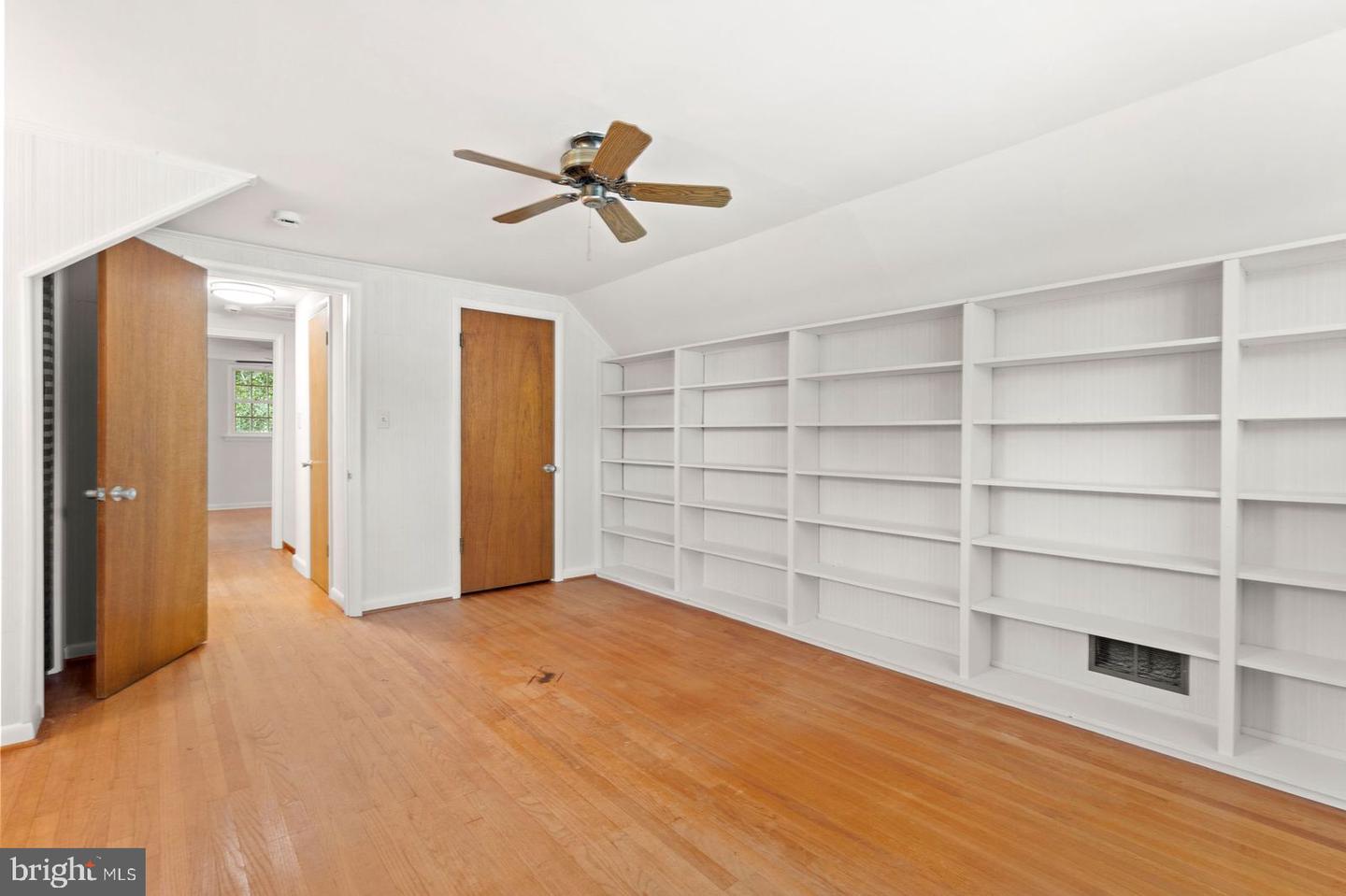5018 11TH ST N, ARLINGTON, Virginia 22205, 5 Bedrooms Bedrooms, ,3 BathroomsBathrooms,Residential,For sale,5018 11TH ST N,VAAR2061316 MLS # VAAR2061316