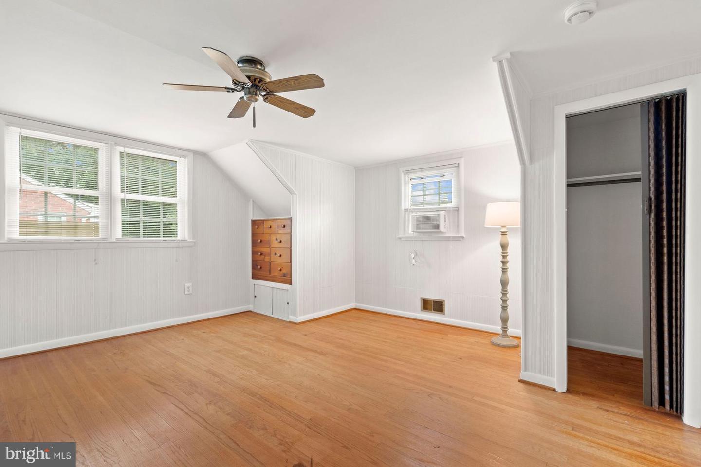 5018 11TH ST N, ARLINGTON, Virginia 22205, 5 Bedrooms Bedrooms, ,3 BathroomsBathrooms,Residential,For sale,5018 11TH ST N,VAAR2061316 MLS # VAAR2061316