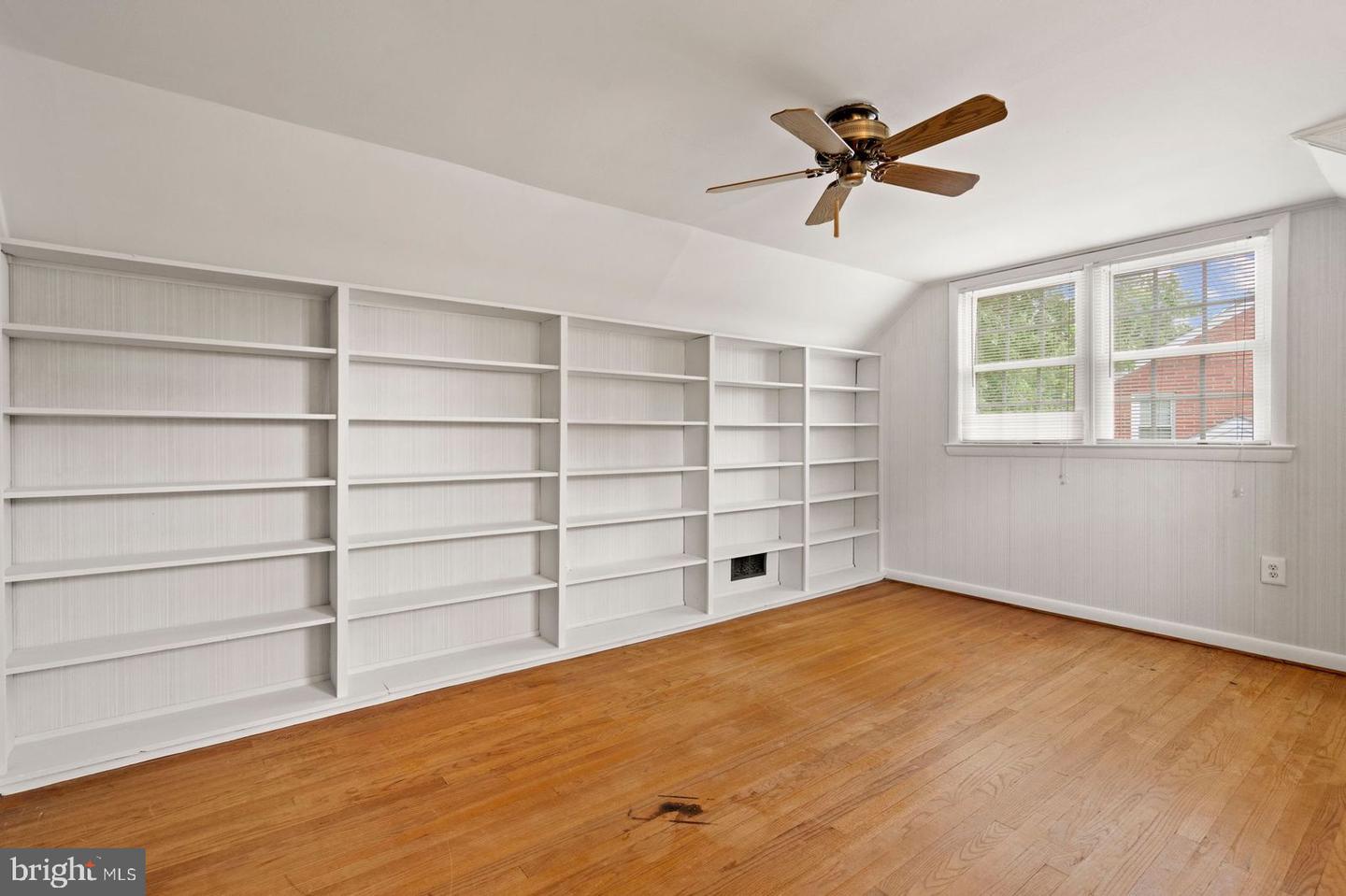 5018 11TH ST N, ARLINGTON, Virginia 22205, 5 Bedrooms Bedrooms, ,3 BathroomsBathrooms,Residential,For sale,5018 11TH ST N,VAAR2061316 MLS # VAAR2061316