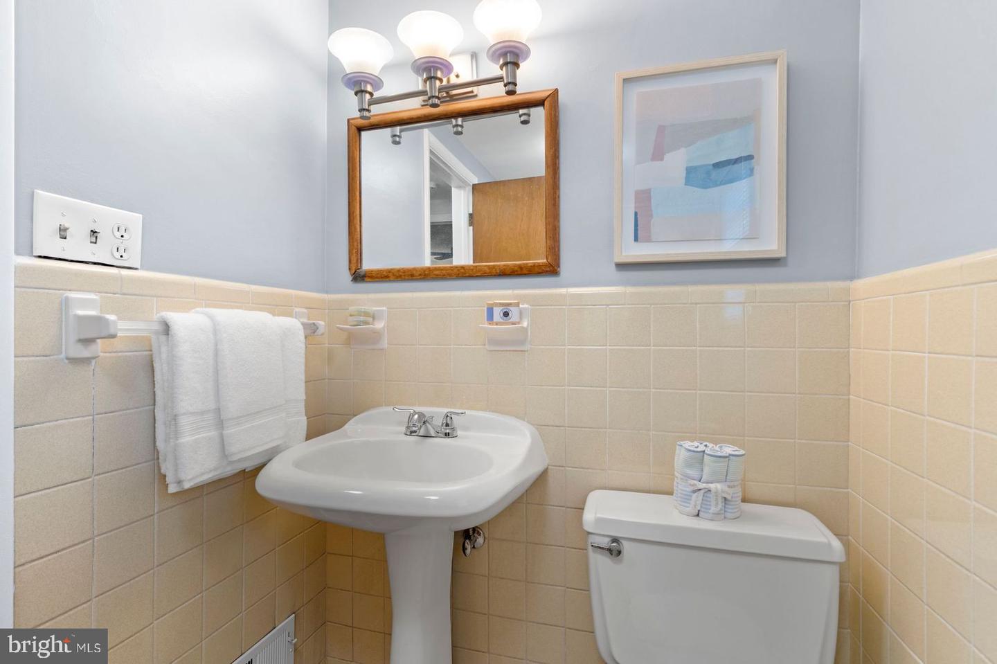 5018 11TH ST N, ARLINGTON, Virginia 22205, 5 Bedrooms Bedrooms, ,3 BathroomsBathrooms,Residential,For sale,5018 11TH ST N,VAAR2061316 MLS # VAAR2061316