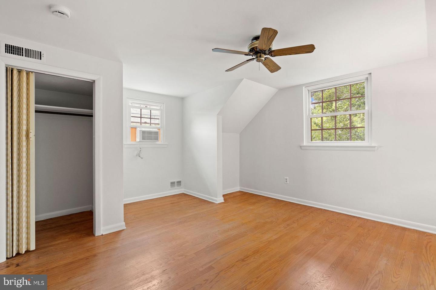 5018 11TH ST N, ARLINGTON, Virginia 22205, 5 Bedrooms Bedrooms, ,3 BathroomsBathrooms,Residential,For sale,5018 11TH ST N,VAAR2061316 MLS # VAAR2061316