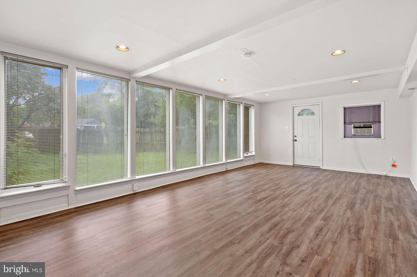 5018 11TH ST N, ARLINGTON, Virginia 22205, 5 Bedrooms Bedrooms, ,3 BathroomsBathrooms,Residential,For sale,5018 11TH ST N,VAAR2061316 MLS # VAAR2061316