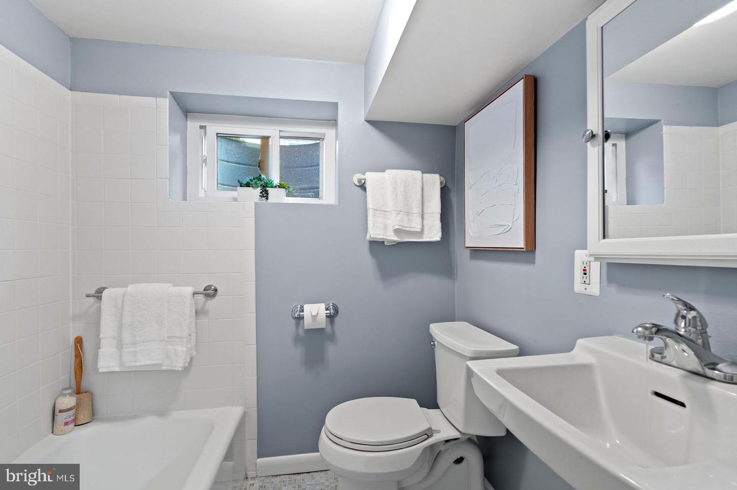 5018 11TH ST N, ARLINGTON, Virginia 22205, 5 Bedrooms Bedrooms, ,3 BathroomsBathrooms,Residential,For sale,5018 11TH ST N,VAAR2061316 MLS # VAAR2061316