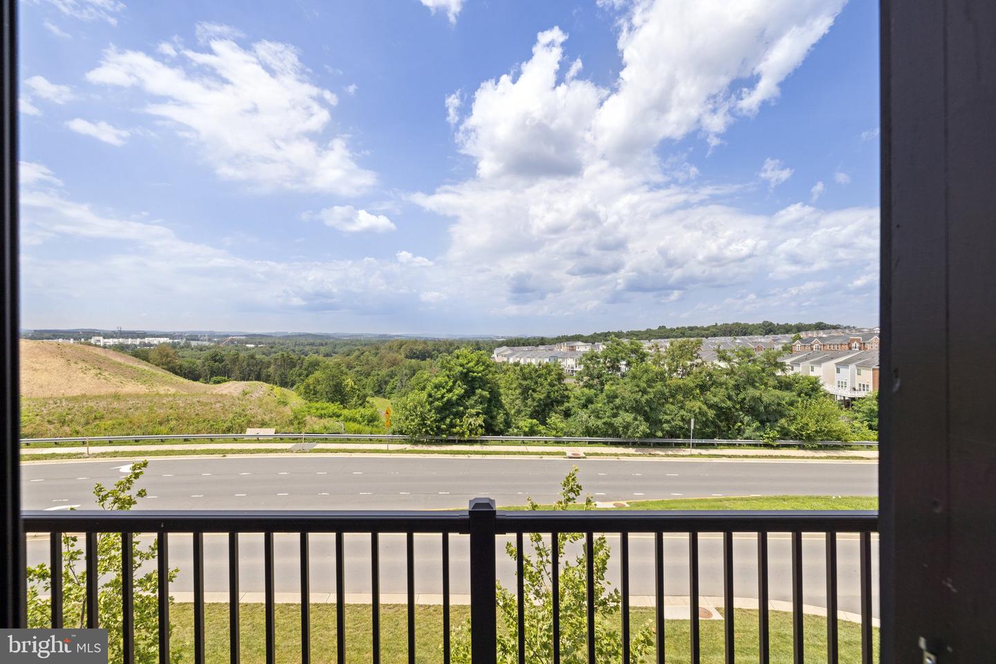 20775 LAMLASH TER, ASHBURN, Virginia 20147, 3 Bedrooms Bedrooms, ,2 BathroomsBathrooms,Residential,For sale,20775 LAMLASH TER,VALO2103076 MLS # VALO2103076