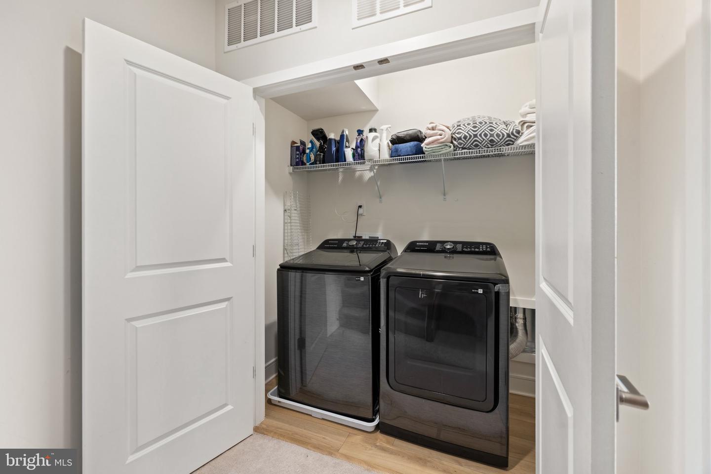 20775 LAMLASH TER, ASHBURN, Virginia 20147, 3 Bedrooms Bedrooms, ,2 BathroomsBathrooms,Residential,For sale,20775 LAMLASH TER,VALO2103076 MLS # VALO2103076