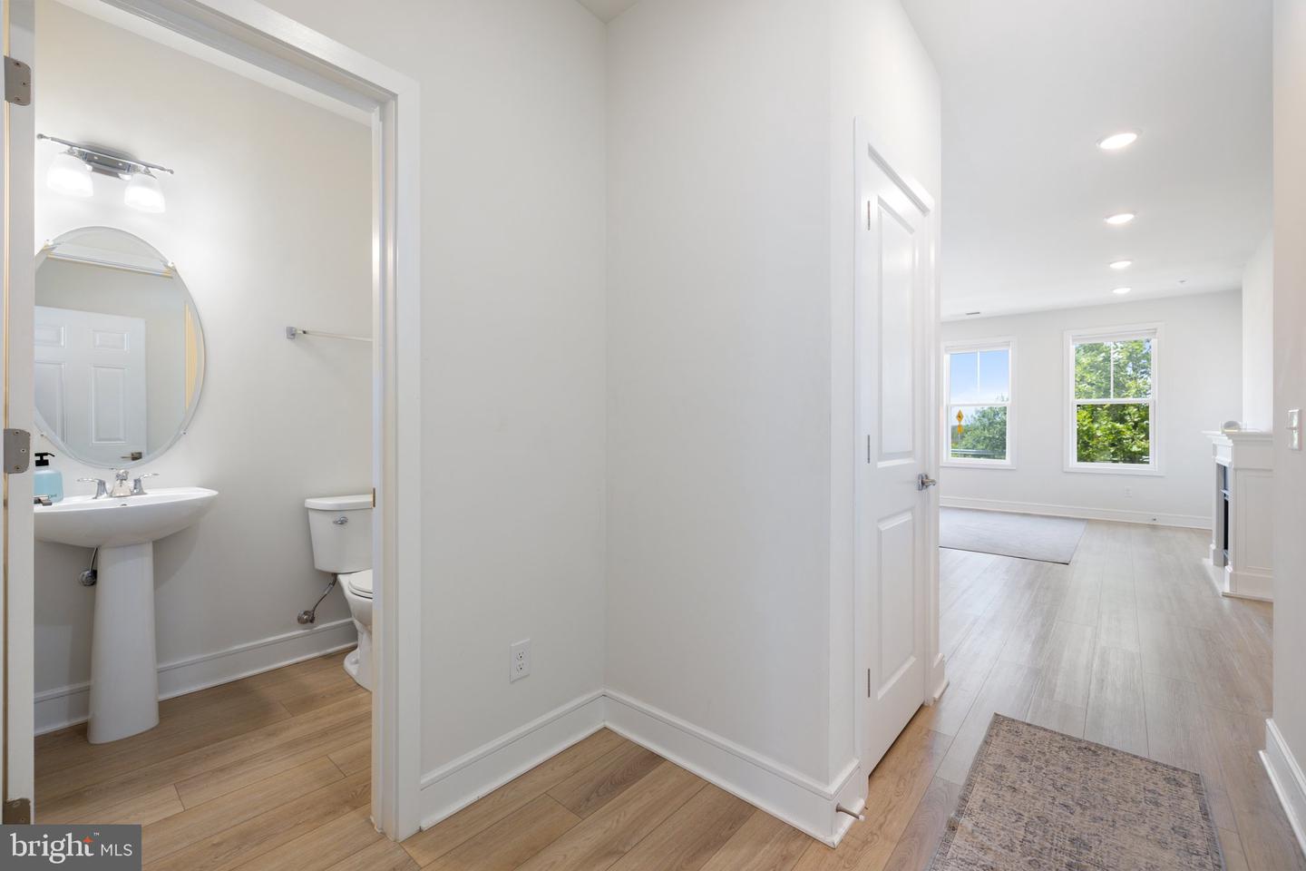 20775 LAMLASH TER, ASHBURN, Virginia 20147, 3 Bedrooms Bedrooms, ,2 BathroomsBathrooms,Residential,For sale,20775 LAMLASH TER,VALO2103076 MLS # VALO2103076