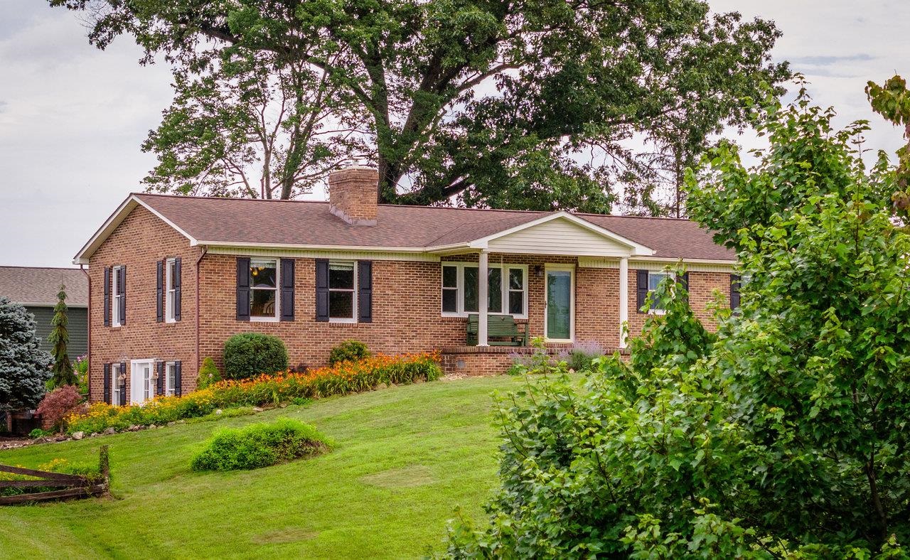 5566 BRIERY BRANCH RD, DAYTON, Virginia 22821, 3 Bedrooms Bedrooms, ,2 BathroomsBathrooms,Residential,5566 BRIERY BRANCH RD,667180 MLS # 667180