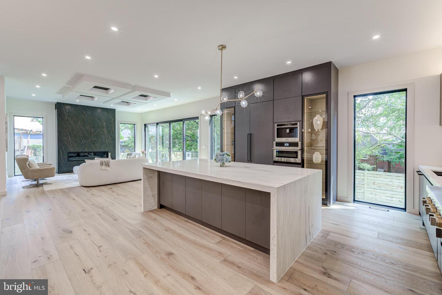 2017 N GREENBRIER ST, ARLINGTON, Virginia 22205, 5 Bedrooms Bedrooms, ,4 BathroomsBathrooms,Residential,For sale,2017 N GREENBRIER ST,VAAR2061342 MLS # VAAR2061342