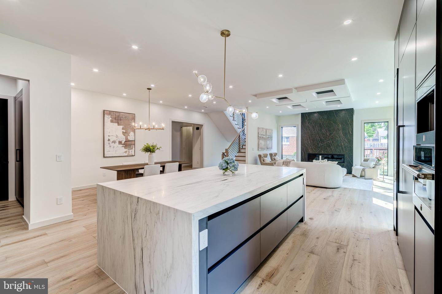 2017 N GREENBRIER ST, ARLINGTON, Virginia 22205, 5 Bedrooms Bedrooms, ,4 BathroomsBathrooms,Residential,For sale,2017 N GREENBRIER ST,VAAR2061342 MLS # VAAR2061342