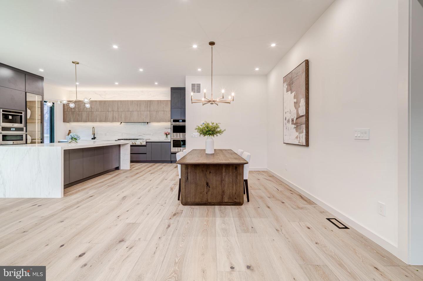 2017 N GREENBRIER ST, ARLINGTON, Virginia 22205, 5 Bedrooms Bedrooms, ,4 BathroomsBathrooms,Residential,For sale,2017 N GREENBRIER ST,VAAR2061342 MLS # VAAR2061342