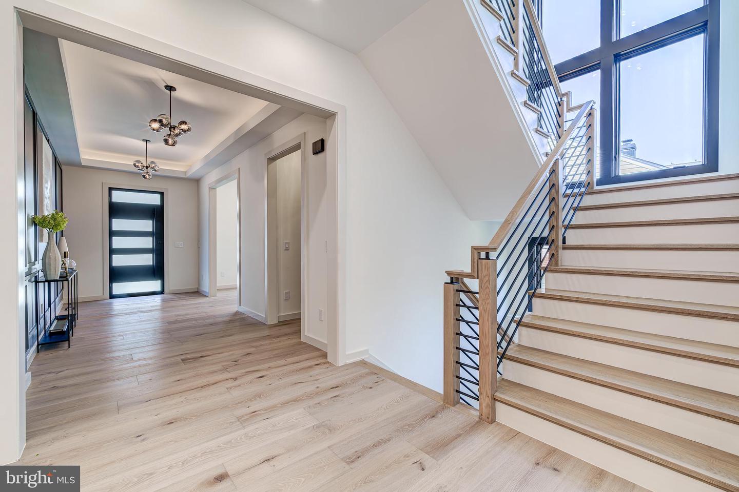 2017 N GREENBRIER ST, ARLINGTON, Virginia 22205, 5 Bedrooms Bedrooms, ,4 BathroomsBathrooms,Residential,For sale,2017 N GREENBRIER ST,VAAR2061342 MLS # VAAR2061342