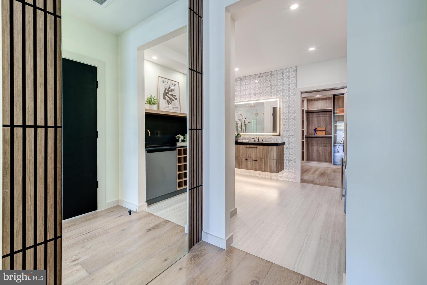 2017 N GREENBRIER ST, ARLINGTON, Virginia 22205, 5 Bedrooms Bedrooms, ,4 BathroomsBathrooms,Residential,For sale,2017 N GREENBRIER ST,VAAR2061342 MLS # VAAR2061342