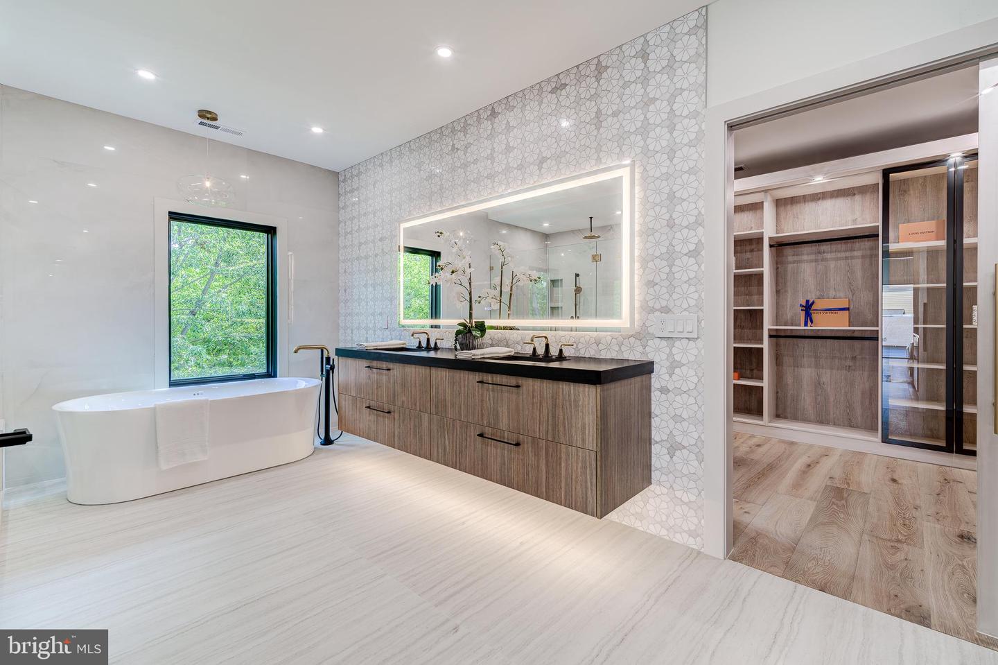 2017 N GREENBRIER ST, ARLINGTON, Virginia 22205, 5 Bedrooms Bedrooms, ,4 BathroomsBathrooms,Residential,For sale,2017 N GREENBRIER ST,VAAR2061342 MLS # VAAR2061342