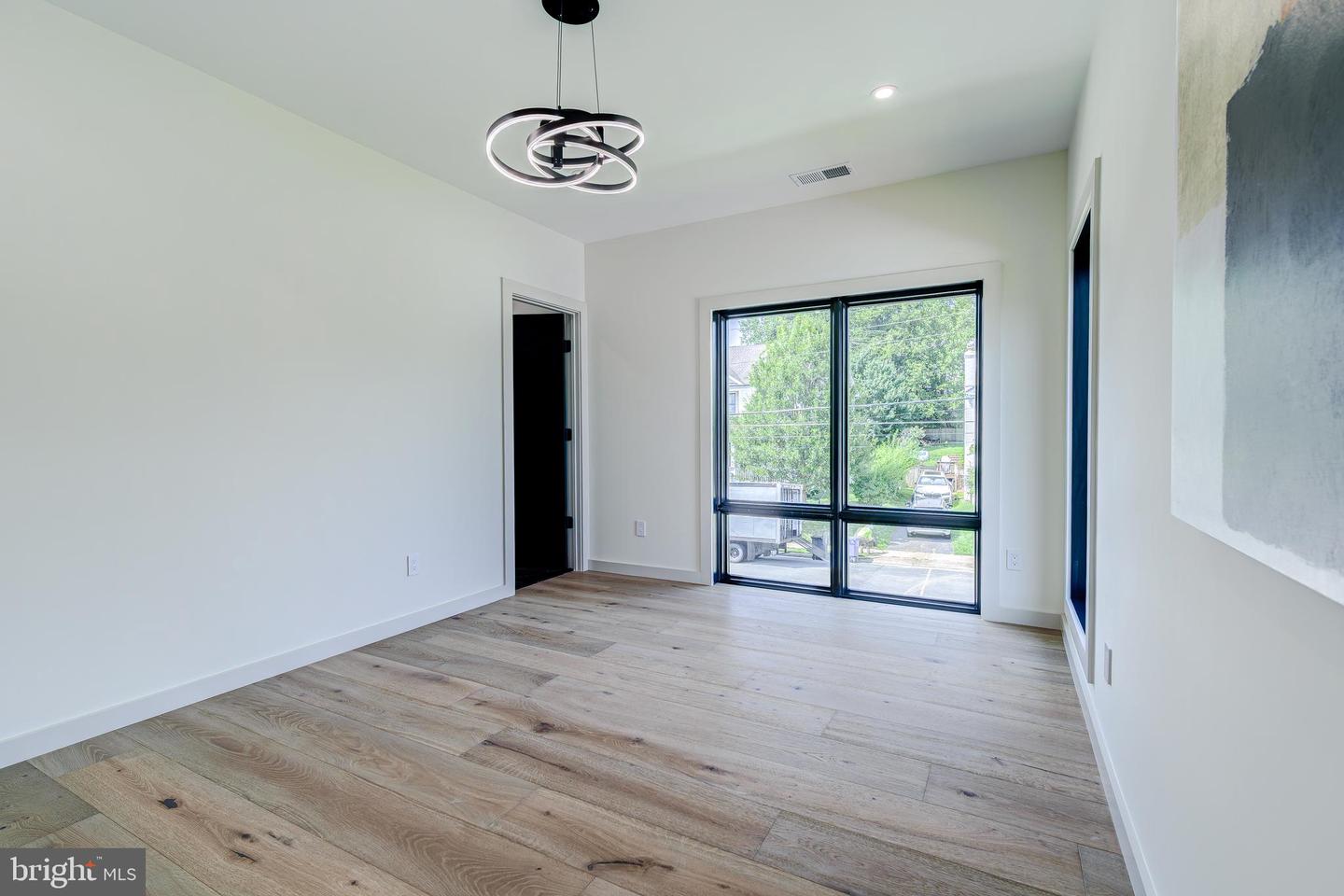 2017 N GREENBRIER ST, ARLINGTON, Virginia 22205, 5 Bedrooms Bedrooms, ,4 BathroomsBathrooms,Residential,For sale,2017 N GREENBRIER ST,VAAR2061342 MLS # VAAR2061342