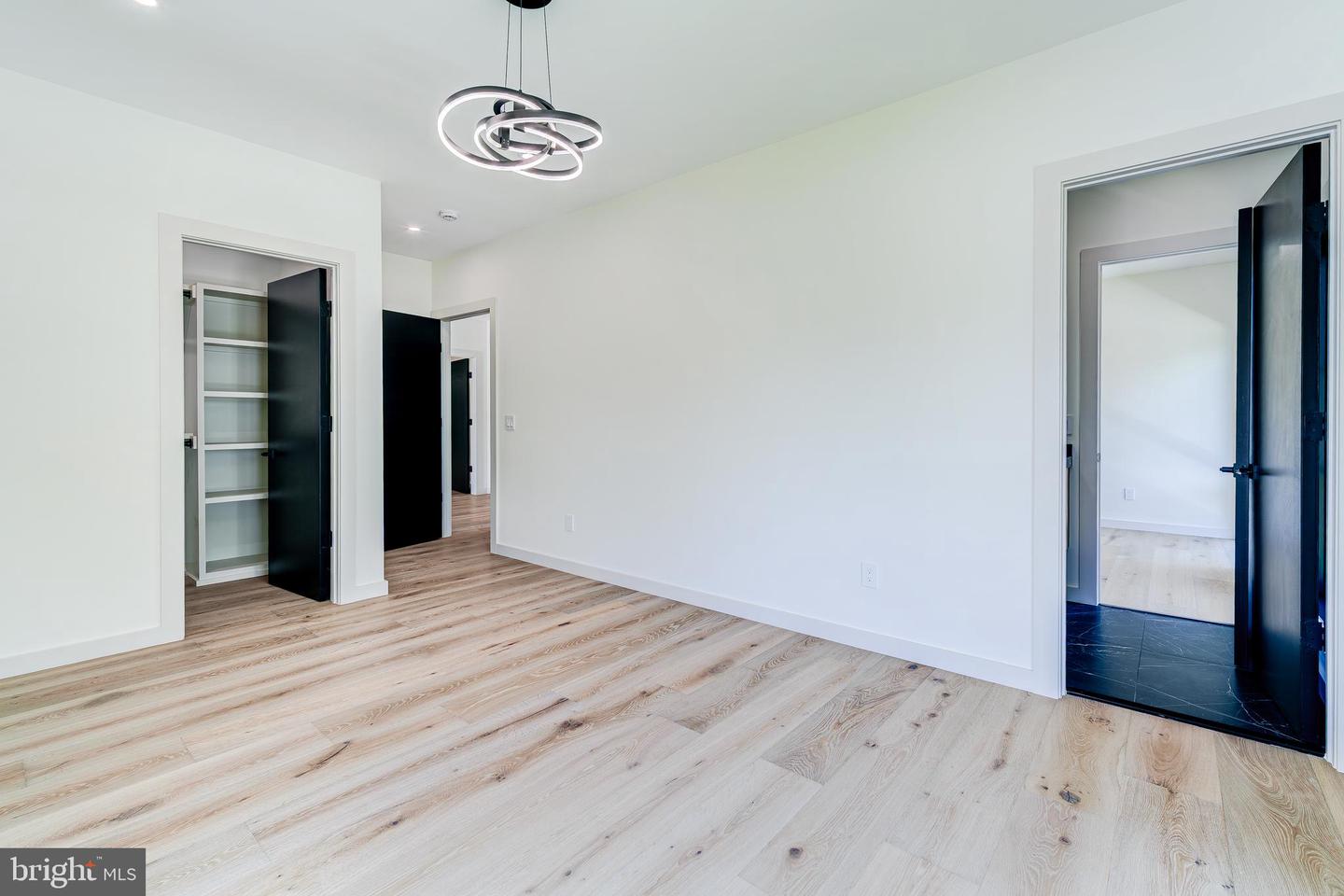 2017 N GREENBRIER ST, ARLINGTON, Virginia 22205, 5 Bedrooms Bedrooms, ,4 BathroomsBathrooms,Residential,For sale,2017 N GREENBRIER ST,VAAR2061342 MLS # VAAR2061342
