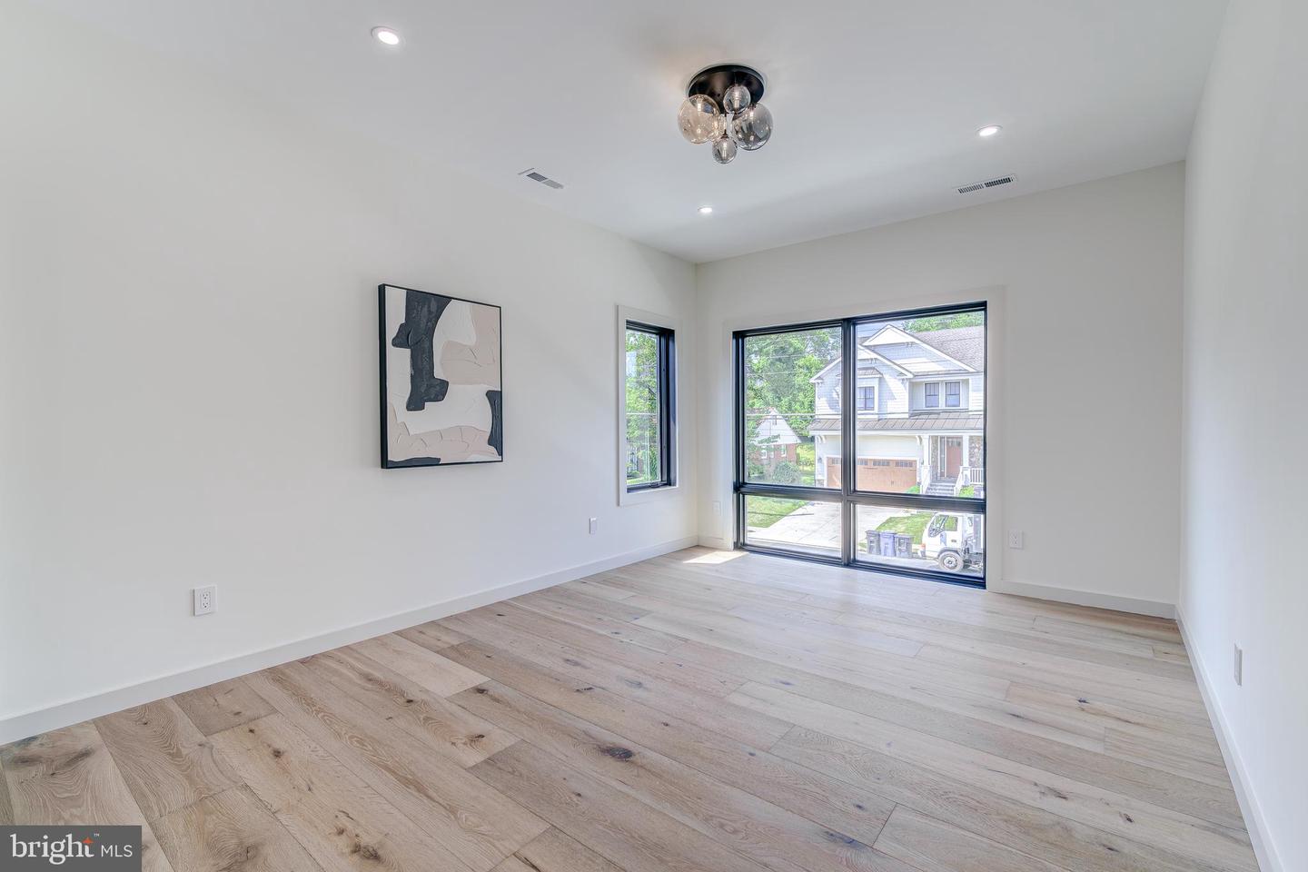 2017 N GREENBRIER ST, ARLINGTON, Virginia 22205, 5 Bedrooms Bedrooms, ,4 BathroomsBathrooms,Residential,For sale,2017 N GREENBRIER ST,VAAR2061342 MLS # VAAR2061342