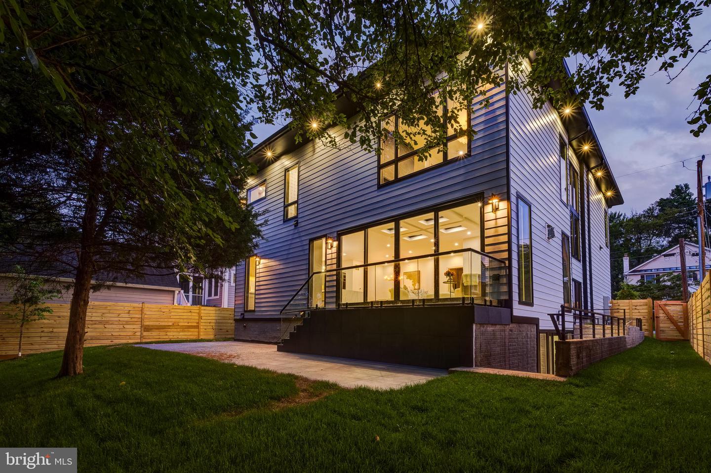 2017 N GREENBRIER ST, ARLINGTON, Virginia 22205, 5 Bedrooms Bedrooms, ,4 BathroomsBathrooms,Residential,For sale,2017 N GREENBRIER ST,VAAR2061342 MLS # VAAR2061342