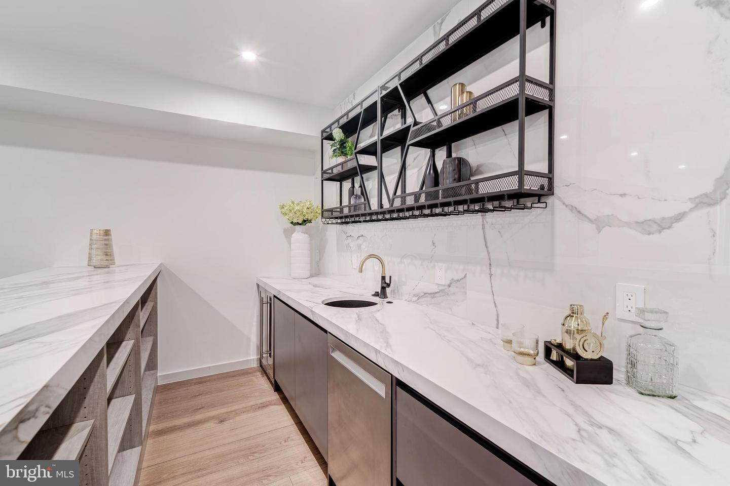 2017 N GREENBRIER ST, ARLINGTON, Virginia 22205, 5 Bedrooms Bedrooms, ,4 BathroomsBathrooms,Residential,For sale,2017 N GREENBRIER ST,VAAR2061342 MLS # VAAR2061342