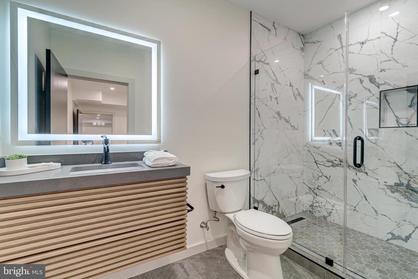 2017 N GREENBRIER ST, ARLINGTON, Virginia 22205, 5 Bedrooms Bedrooms, ,4 BathroomsBathrooms,Residential,For sale,2017 N GREENBRIER ST,VAAR2061342 MLS # VAAR2061342