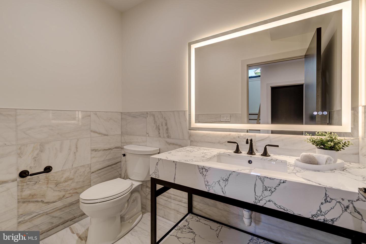 2017 N GREENBRIER ST, ARLINGTON, Virginia 22205, 5 Bedrooms Bedrooms, ,4 BathroomsBathrooms,Residential,For sale,2017 N GREENBRIER ST,VAAR2061342 MLS # VAAR2061342
