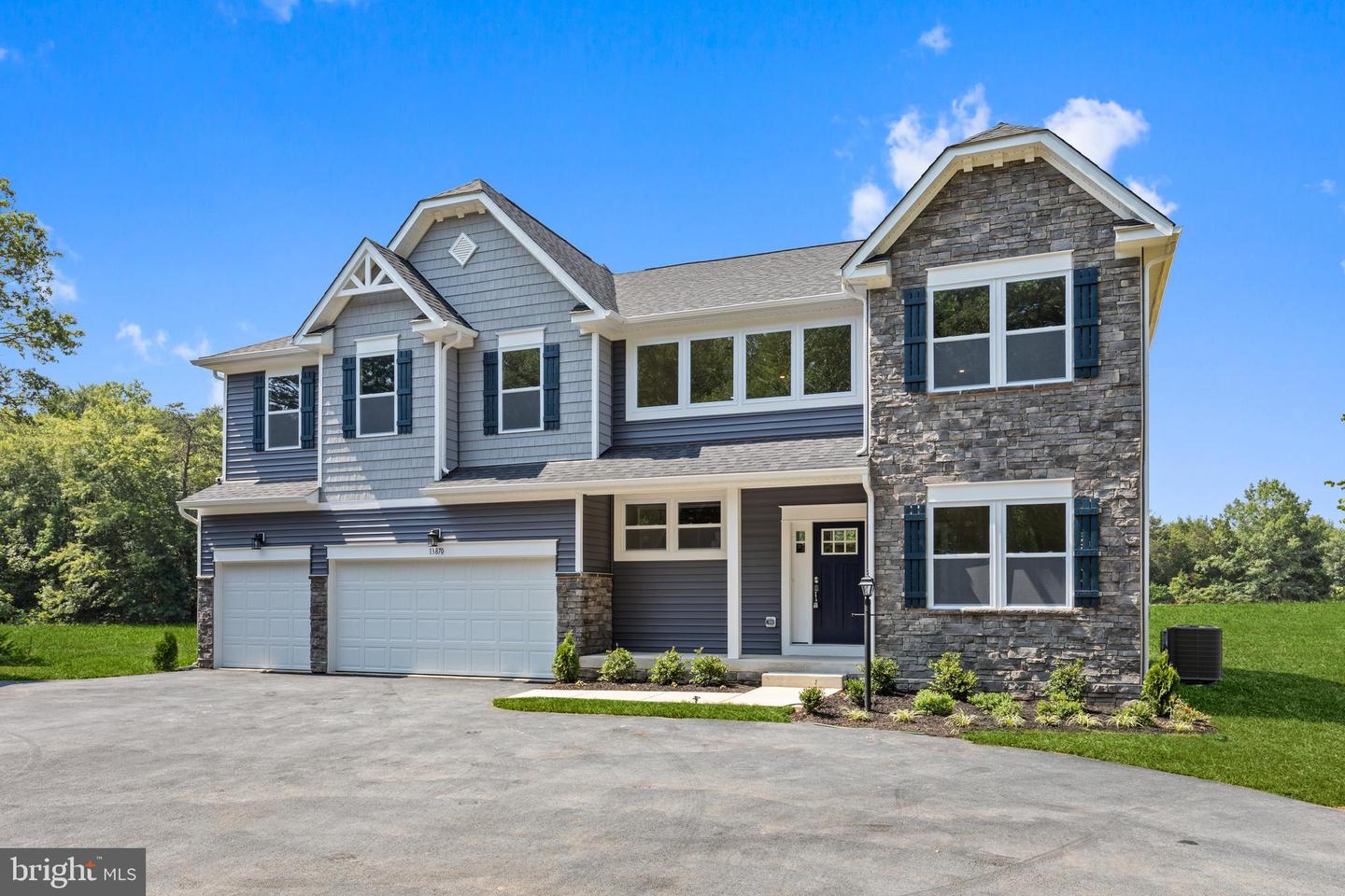113 LILLIAN CT, FREDERICKSBURG, Virginia 22406, 4 Bedrooms Bedrooms, ,4 BathroomsBathrooms,Residential,For sale,113 LILLIAN CT,VAST2041084 MLS # VAST2041084
