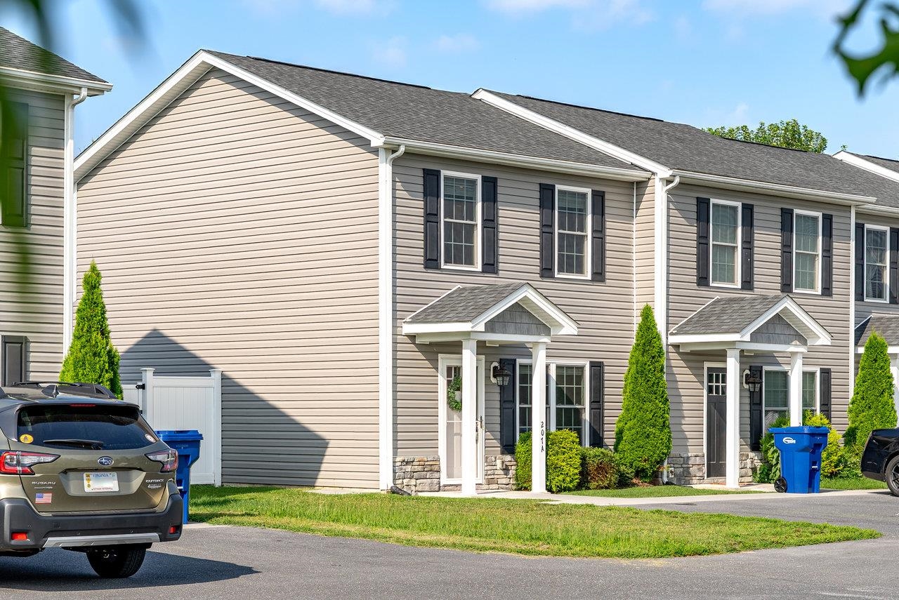 207 15TH ST, GROTTOES, Virginia 24441, 2 Bedrooms Bedrooms, ,2 BathroomsBathrooms,Residential,207 15TH ST,667184 MLS # 667184