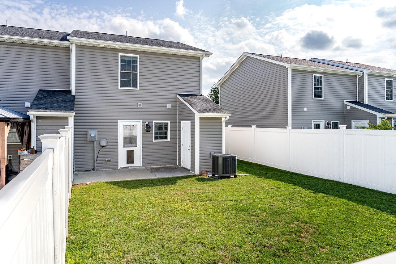 207 15TH ST, GROTTOES, Virginia 24441, 2 Bedrooms Bedrooms, ,2 BathroomsBathrooms,Residential,207 15TH ST,667184 MLS # 667184
