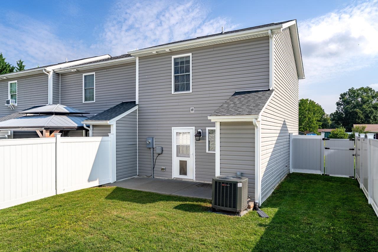 207 15TH ST, GROTTOES, Virginia 24441, 2 Bedrooms Bedrooms, ,2 BathroomsBathrooms,Residential,207 15TH ST,667184 MLS # 667184