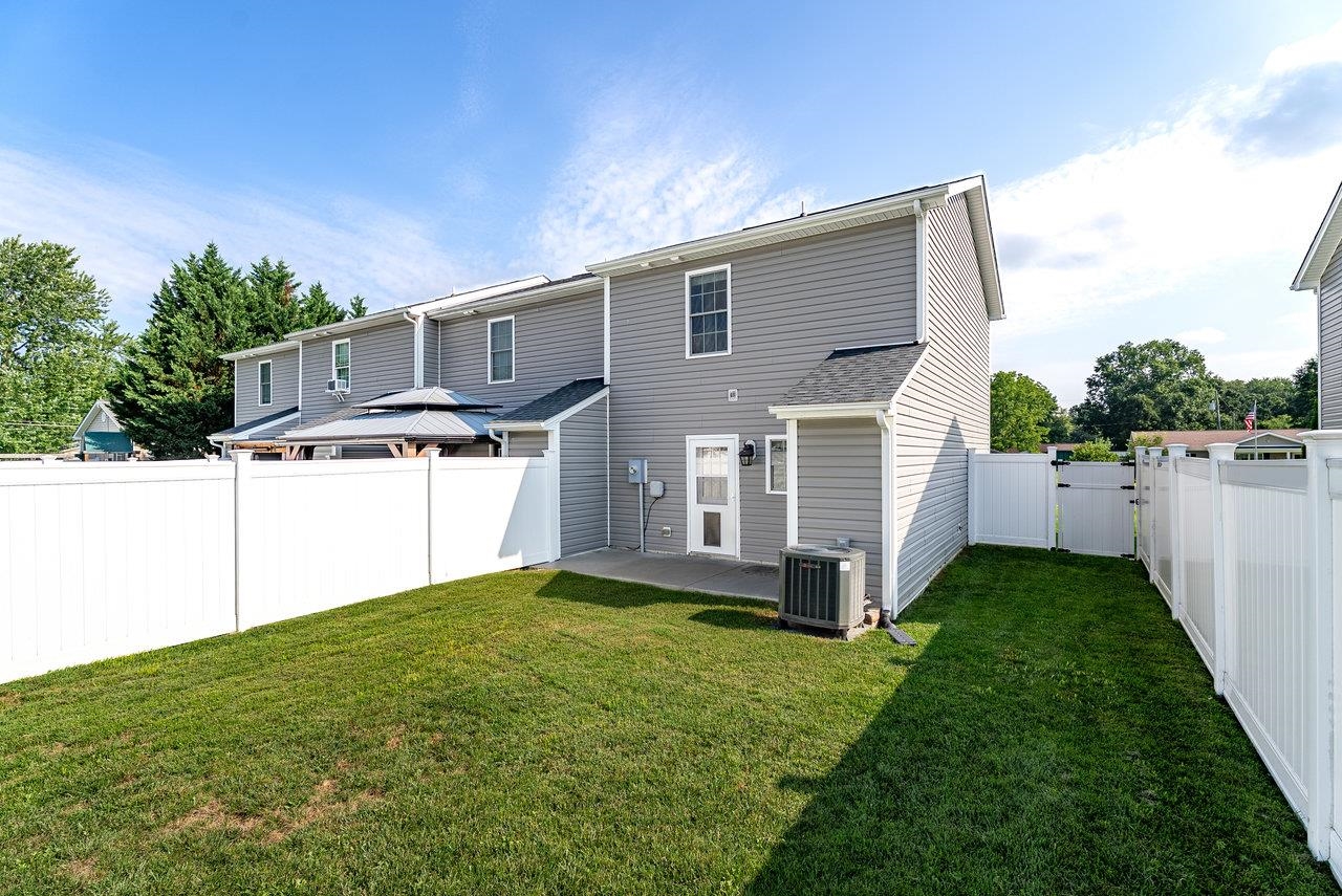 207 15TH ST, GROTTOES, Virginia 24441, 2 Bedrooms Bedrooms, ,2 BathroomsBathrooms,Residential,207 15TH ST,667184 MLS # 667184