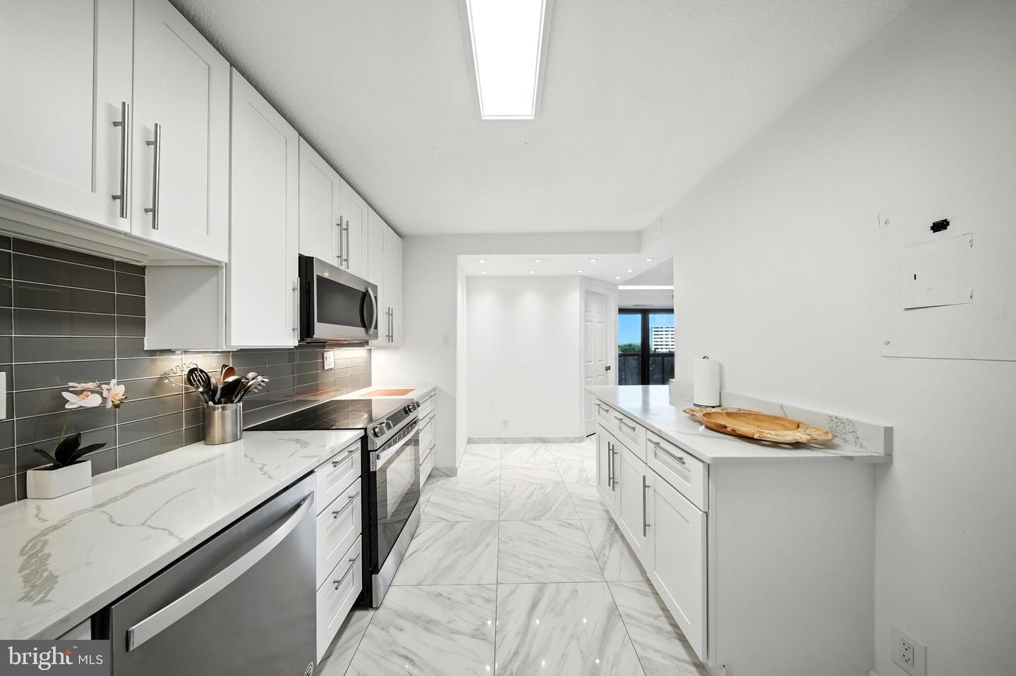 203 YOAKUM PKWY #804, ALEXANDRIA, Virginia 22304, 2 Bedrooms Bedrooms, 4 Rooms Rooms,1 BathroomBathrooms,Residential,For sale,203 YOAKUM PKWY #804,VAAX2047832 MLS # VAAX2047832