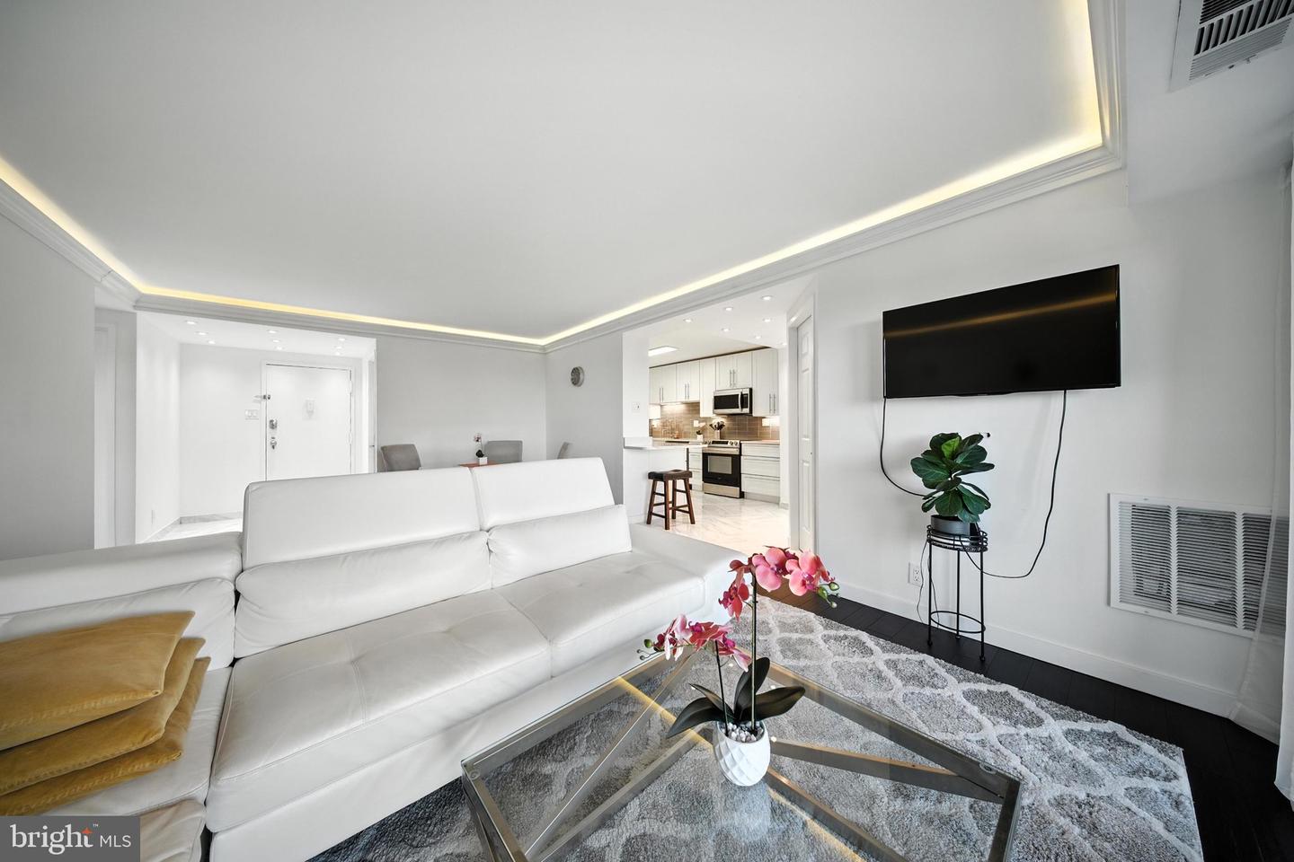 203 YOAKUM PKWY #804, ALEXANDRIA, Virginia 22304, 2 Bedrooms Bedrooms, 4 Rooms Rooms,1 BathroomBathrooms,Residential,For sale,203 YOAKUM PKWY #804,VAAX2047832 MLS # VAAX2047832