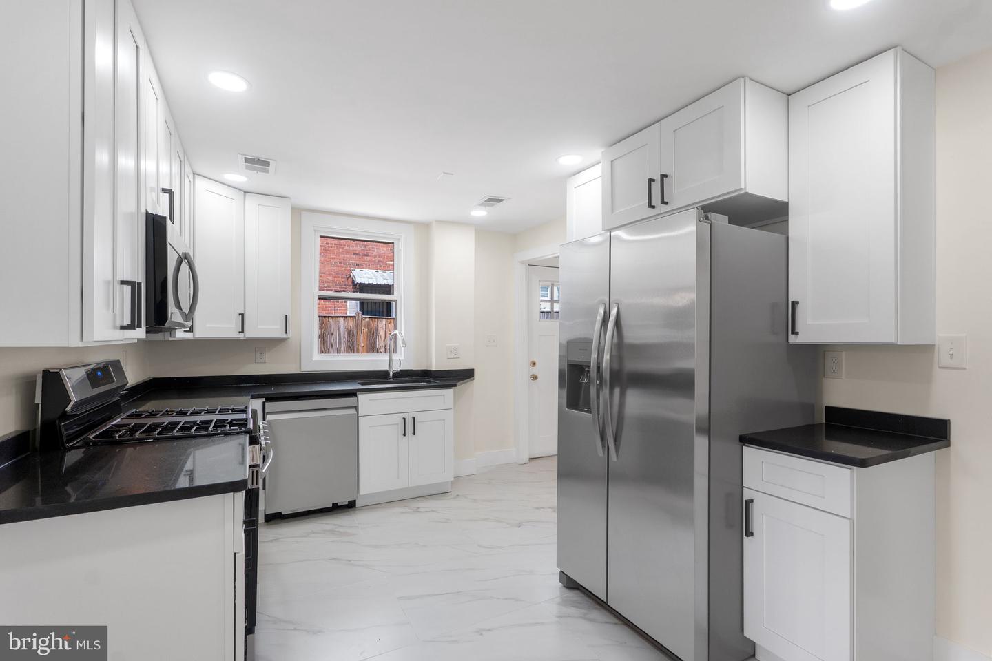 3625 S FOUR MILE RUN DR, ARLINGTON, Virginia 22206, 3 Bedrooms Bedrooms, ,3 BathroomsBathrooms,Residential,For sale,3625 S FOUR MILE RUN DR,VAAR2061358 MLS # VAAR2061358