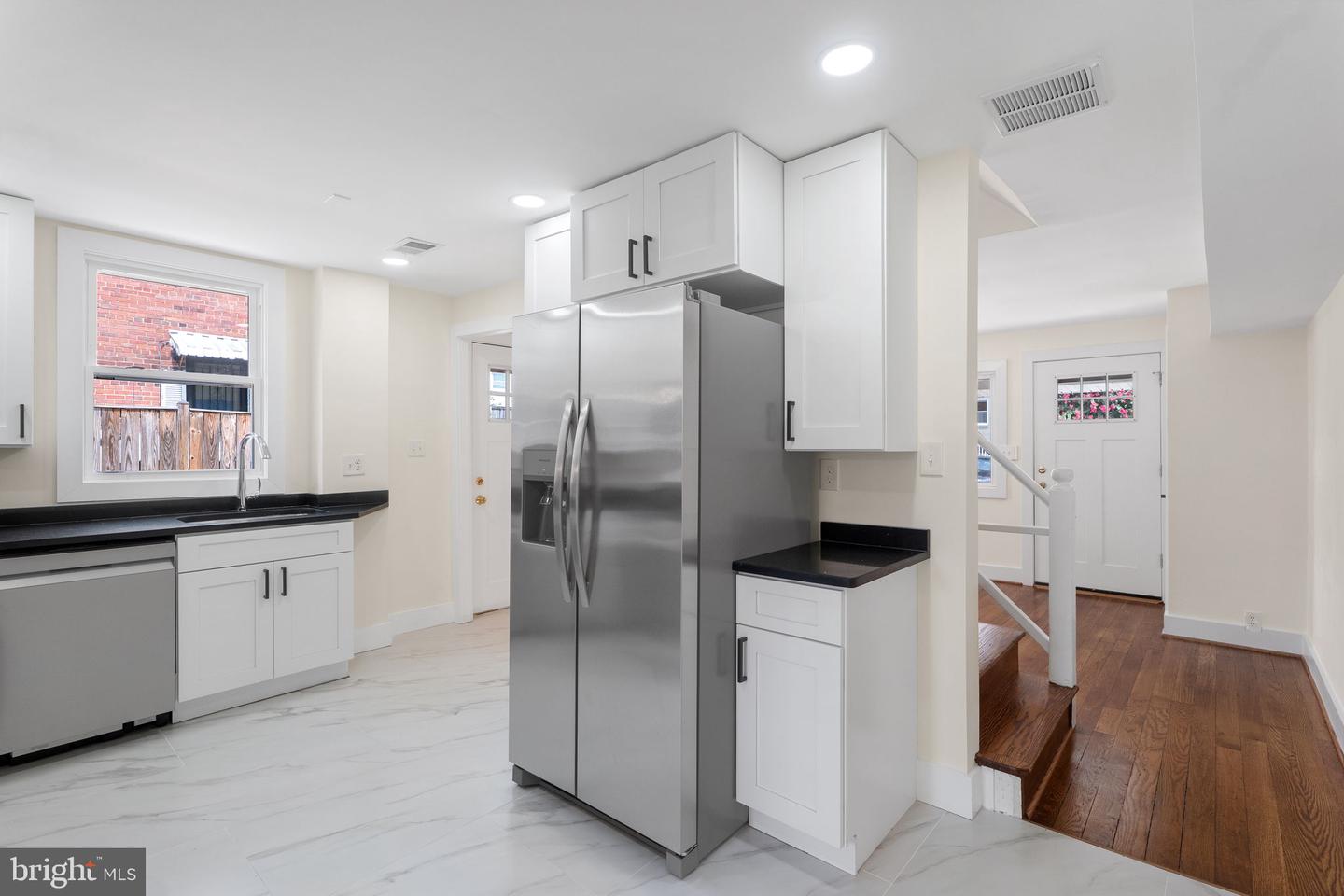 3625 S FOUR MILE RUN DR, ARLINGTON, Virginia 22206, 3 Bedrooms Bedrooms, ,3 BathroomsBathrooms,Residential,For sale,3625 S FOUR MILE RUN DR,VAAR2061358 MLS # VAAR2061358