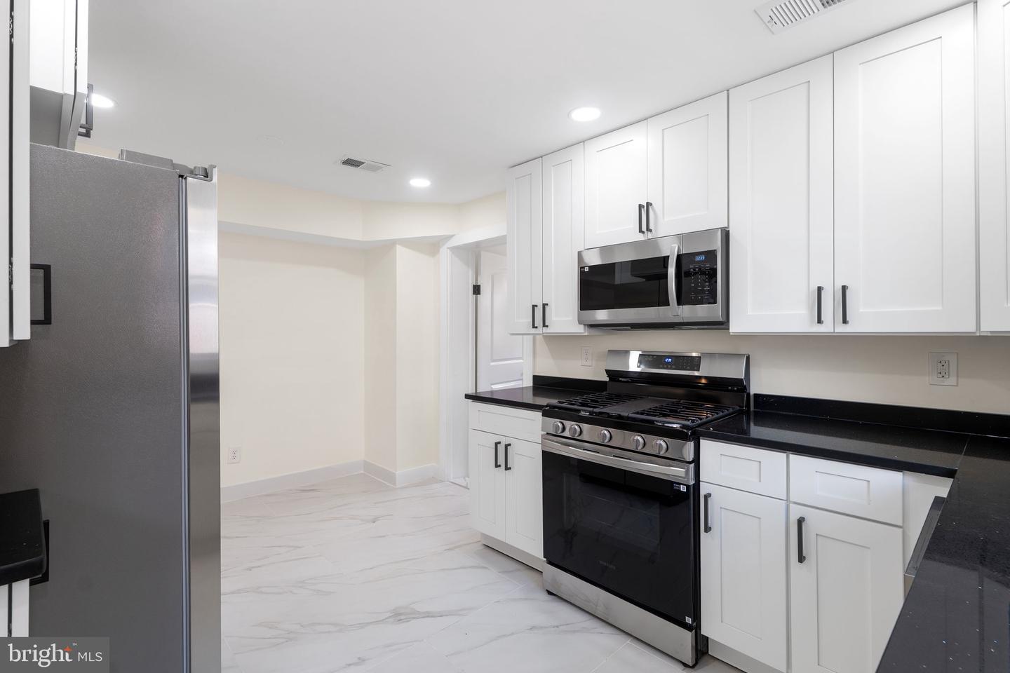 3625 S FOUR MILE RUN DR, ARLINGTON, Virginia 22206, 3 Bedrooms Bedrooms, ,3 BathroomsBathrooms,Residential,For sale,3625 S FOUR MILE RUN DR,VAAR2061358 MLS # VAAR2061358