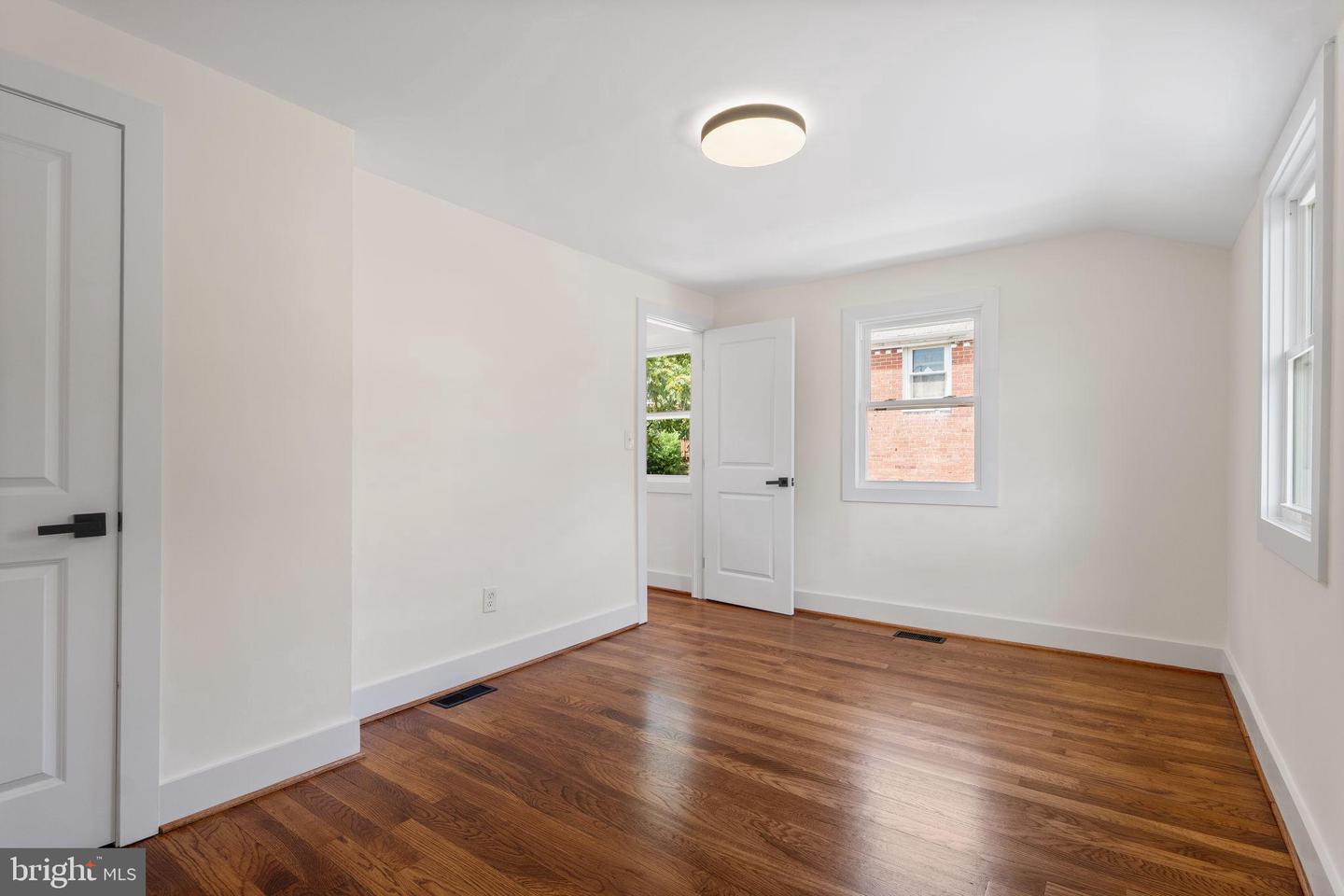 3625 S FOUR MILE RUN DR, ARLINGTON, Virginia 22206, 3 Bedrooms Bedrooms, ,3 BathroomsBathrooms,Residential,For sale,3625 S FOUR MILE RUN DR,VAAR2061358 MLS # VAAR2061358