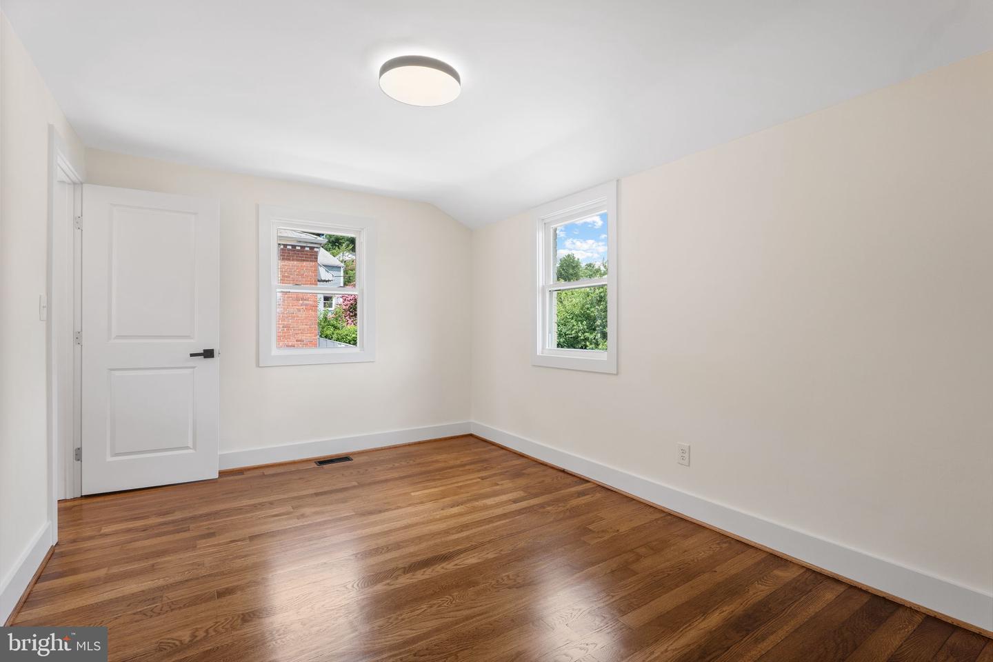 3625 S FOUR MILE RUN DR, ARLINGTON, Virginia 22206, 3 Bedrooms Bedrooms, ,3 BathroomsBathrooms,Residential,For sale,3625 S FOUR MILE RUN DR,VAAR2061358 MLS # VAAR2061358