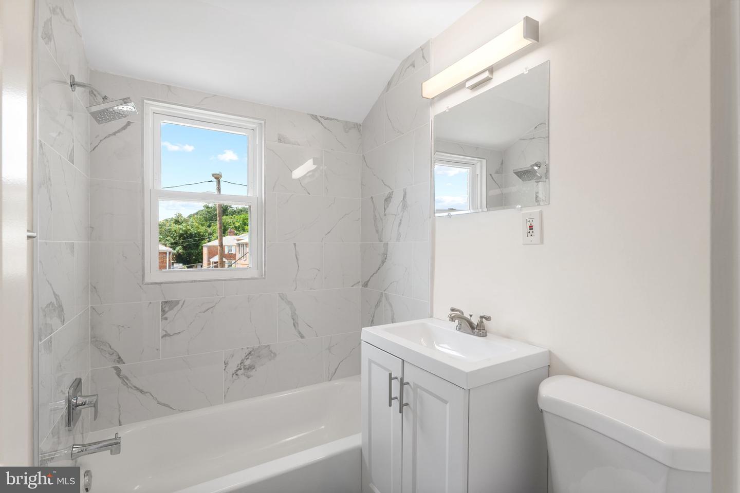 3625 S FOUR MILE RUN DR, ARLINGTON, Virginia 22206, 3 Bedrooms Bedrooms, ,3 BathroomsBathrooms,Residential,For sale,3625 S FOUR MILE RUN DR,VAAR2061358 MLS # VAAR2061358