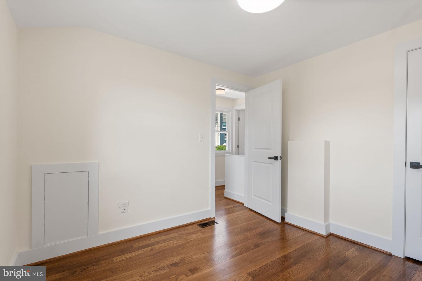 3625 S FOUR MILE RUN DR, ARLINGTON, Virginia 22206, 3 Bedrooms Bedrooms, ,3 BathroomsBathrooms,Residential,For sale,3625 S FOUR MILE RUN DR,VAAR2061358 MLS # VAAR2061358