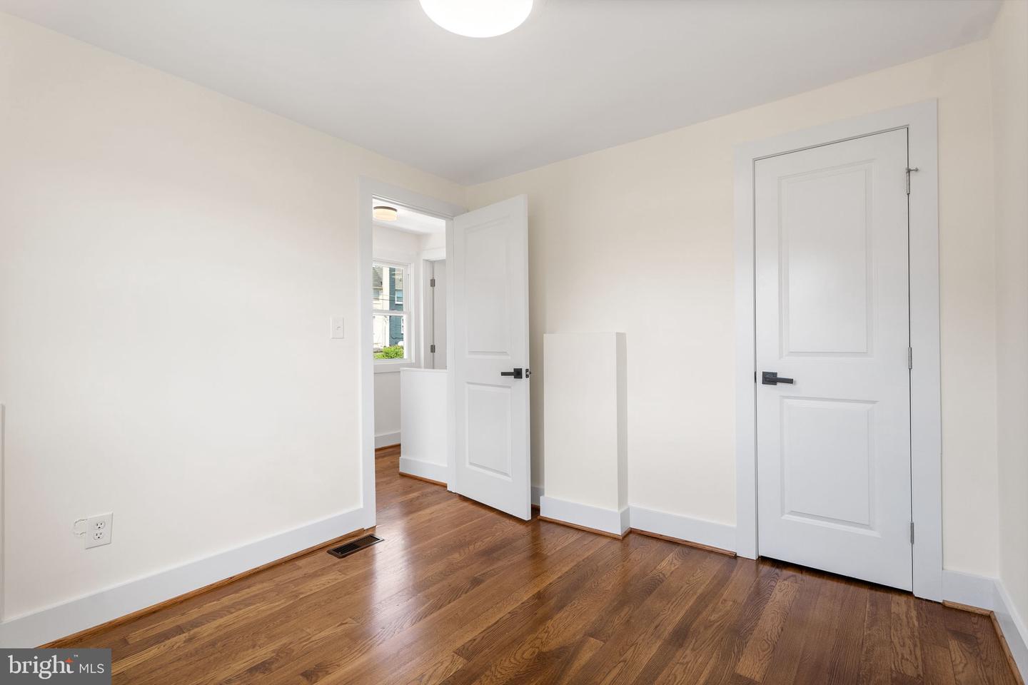3625 S FOUR MILE RUN DR, ARLINGTON, Virginia 22206, 3 Bedrooms Bedrooms, ,3 BathroomsBathrooms,Residential,For sale,3625 S FOUR MILE RUN DR,VAAR2061358 MLS # VAAR2061358